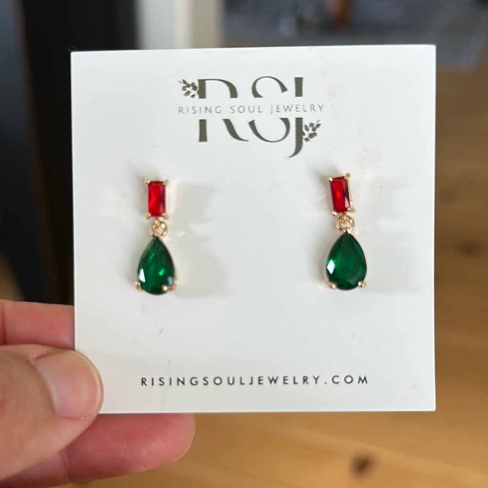 ♾️Red and Green handmade Earrings